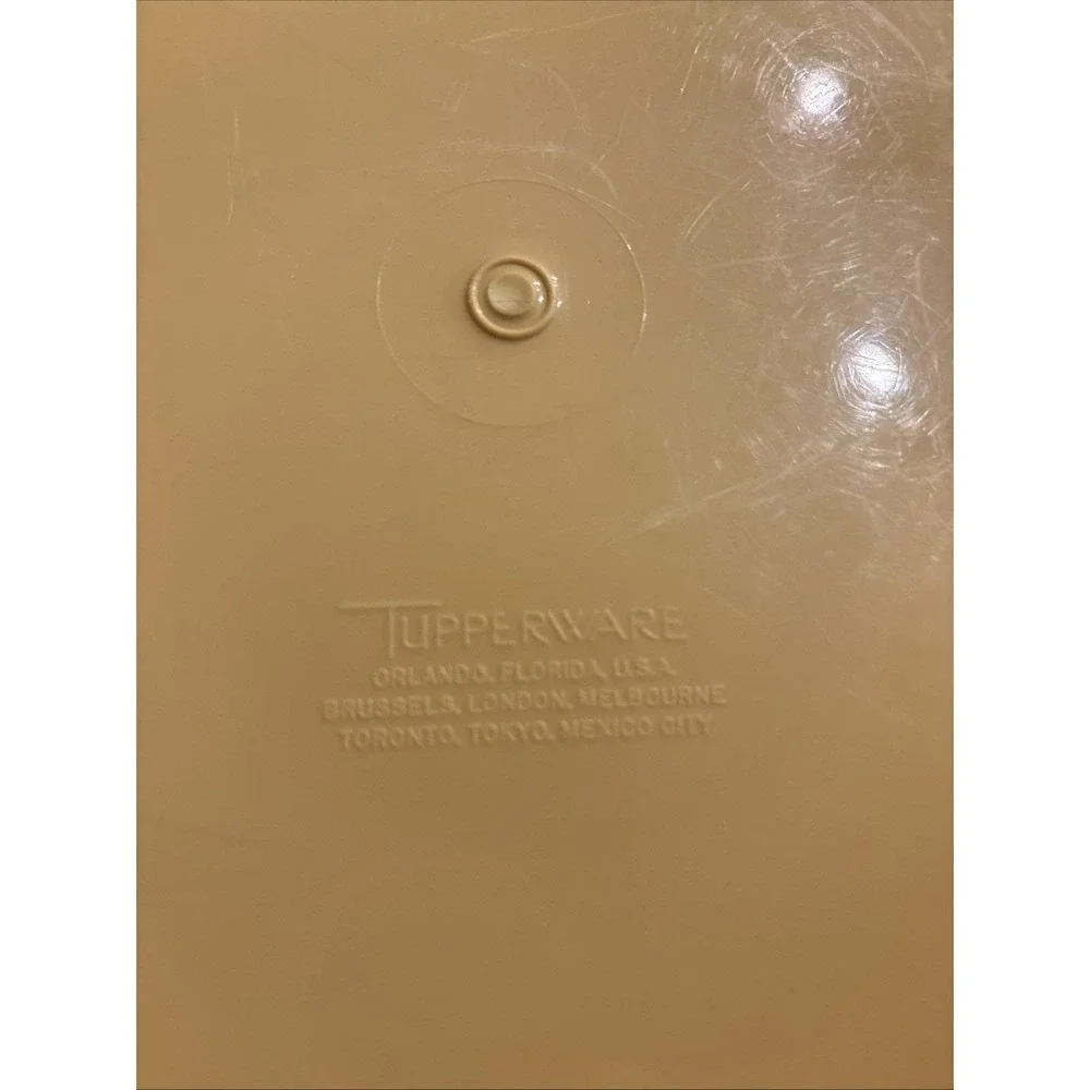 Vintage Tupperware 9.75